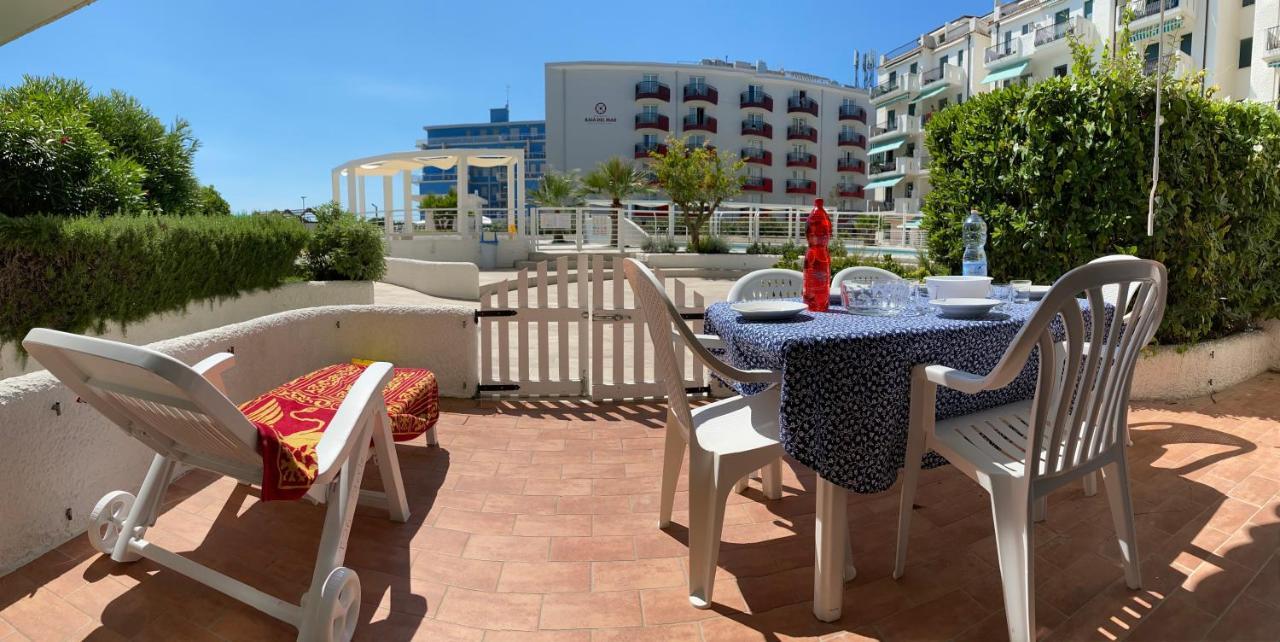 Residence El Palmar Fronte Mare, Fronte Spiaggia Lido di Jesolo Exterior photo
