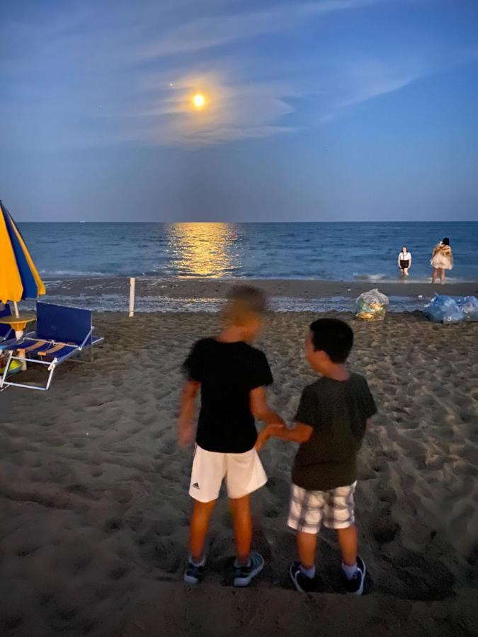 Residence El Palmar Fronte Mare, Fronte Spiaggia Lido di Jesolo Exterior photo