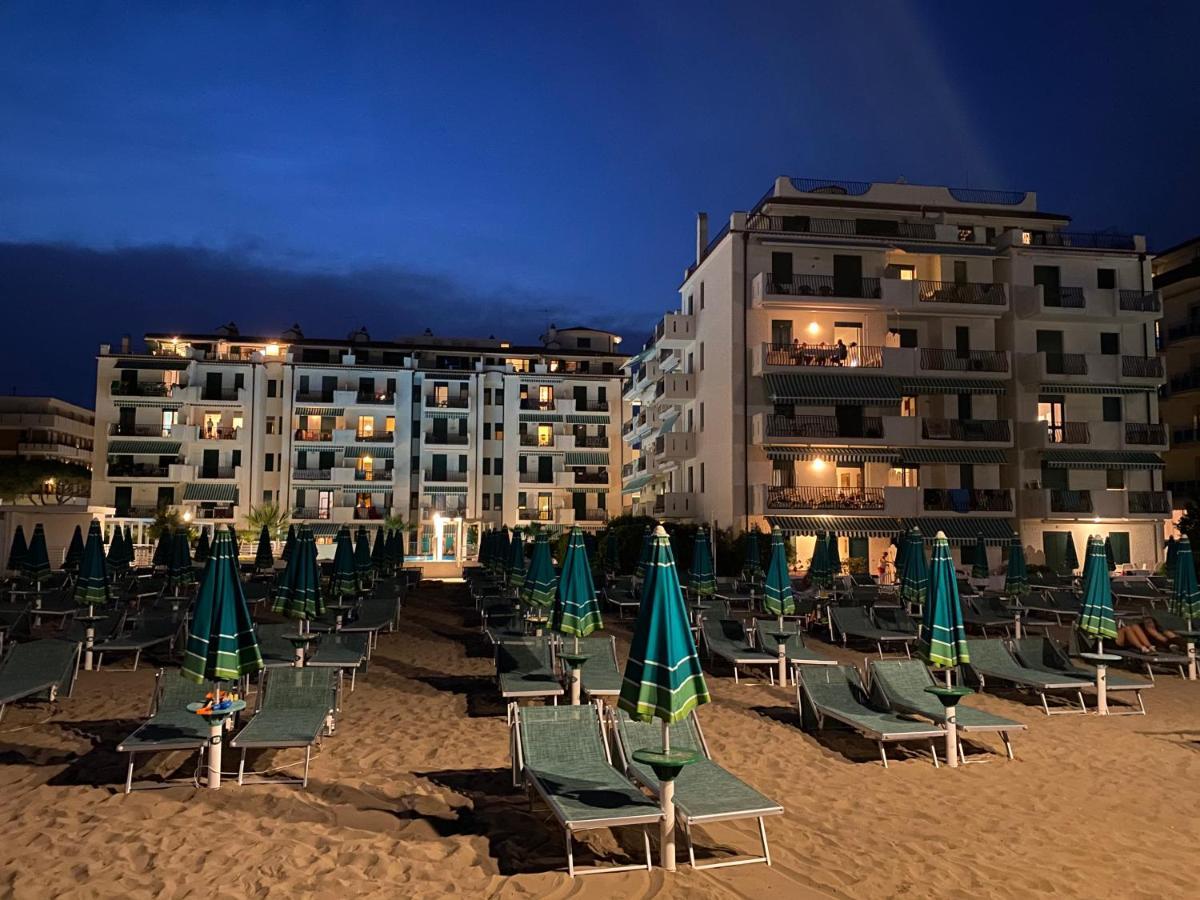 Residence El Palmar Fronte Mare, Fronte Spiaggia Lido di Jesolo Exterior photo